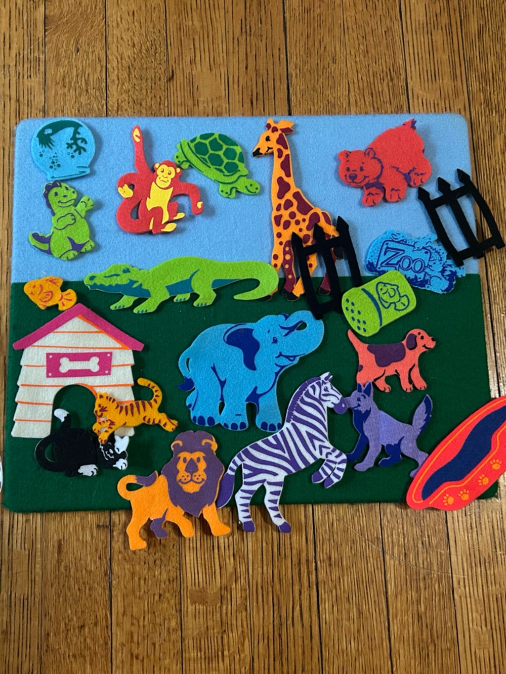 Felt Kids Animal Play Set - Multi-Color 15x12.5. Zoo animals and pet set